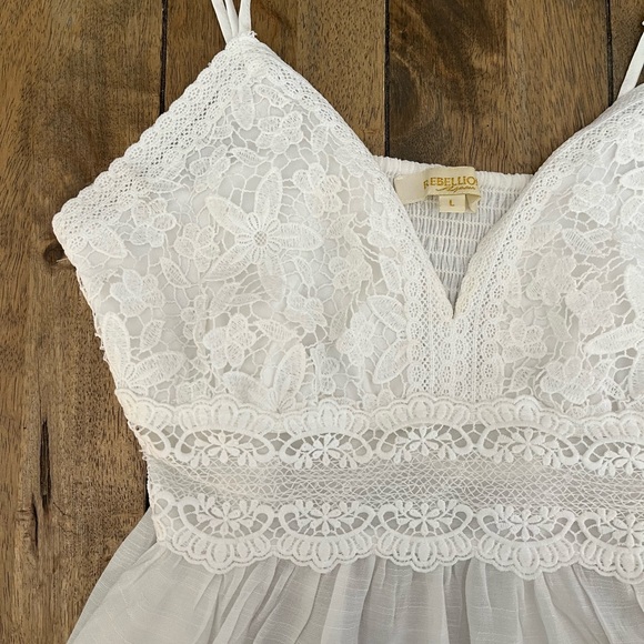 Rebellion White Lace V-Neck Top - Picture 2 of 8